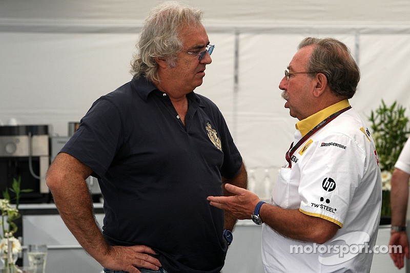 A Briatore le aburre la actual F1