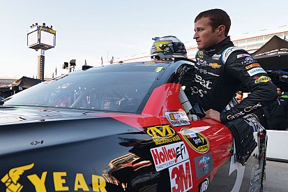 Kahne regresa a la NASCAR Trucks