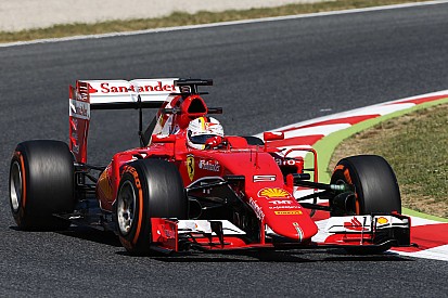 Vettel se intercala entre los Mercedes