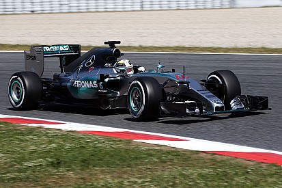 Hamilton culpa a la falta de balance