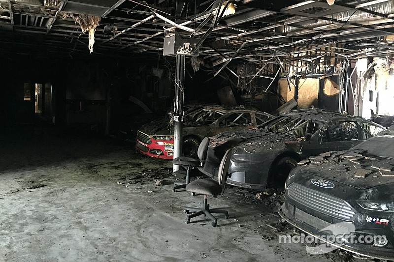 Presentan fotos de autos quemados de NASCAR