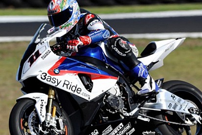 Troy Corser davanti a tutti in qualifica 2