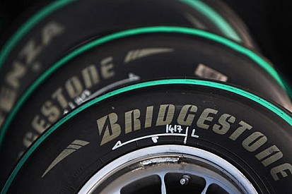 Le gomme restano da 13 pollici per due anni