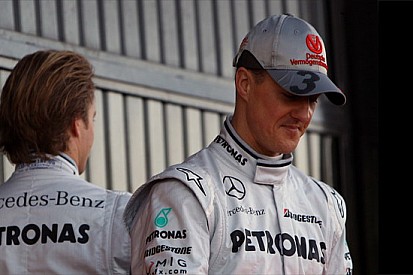 Schumacher bacchetta il compagno Rosberg