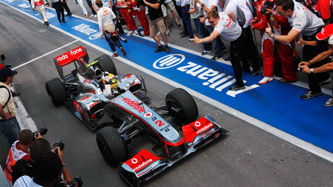 La McLaren gioca in difesa a Valencia
