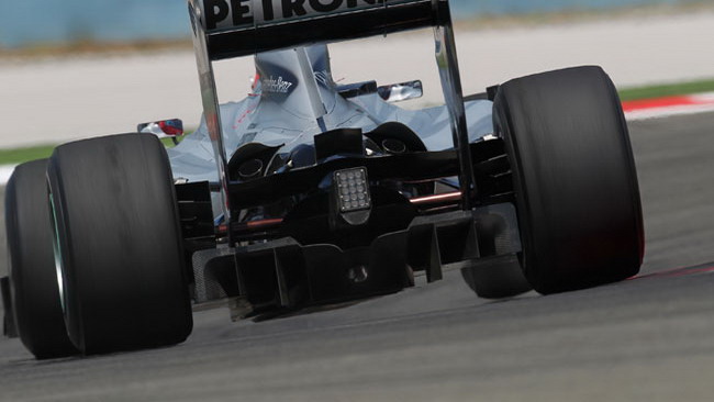 Clamoroso: anche la Mercedes fa soffiare gli scarichi!