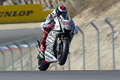 Lorenzo la spunta su Stoner: la pole è sua!