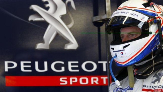 Davidson in testa, ritirata l'Audi di McNish