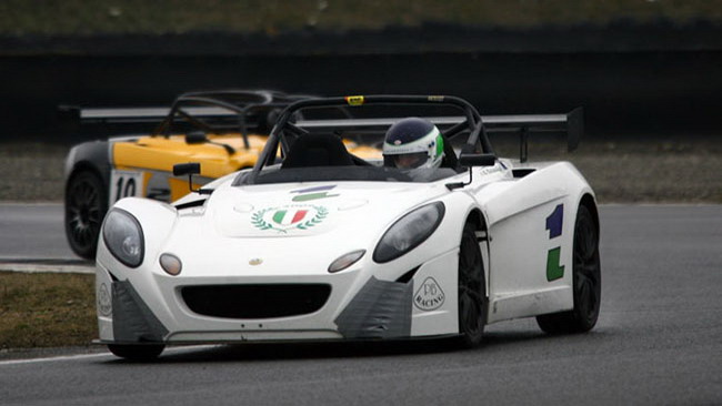 La pioggia non ferma i test collettivi della Lotus Cup