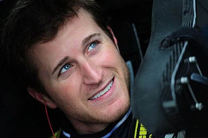 Pole position con record per Kahne a Darlington