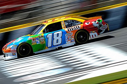 Kyle Busch in pole all'All-Star Race