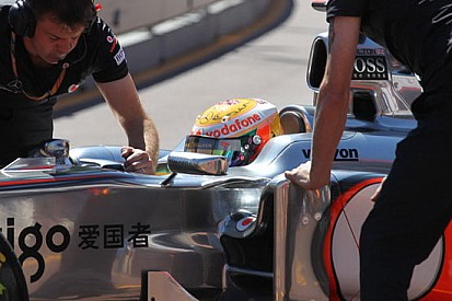 Hamilton critico con la strategia McLaren