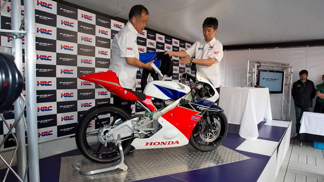 La Honda svela ufficialmente la NSF250R