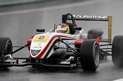 Super rimonta di Merhi sotto il diluvio di gara 2