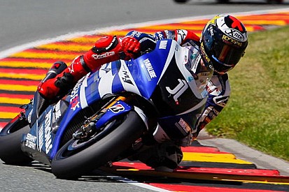 Sachsenring, Libere 3: Lorenzo suona la carica