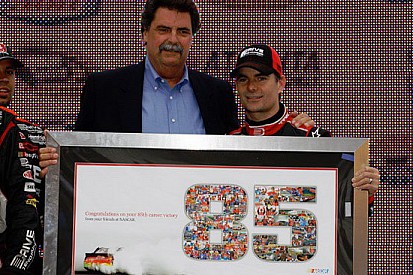Jeff Gordon piega Johnson ad Atlanta e fa la storia