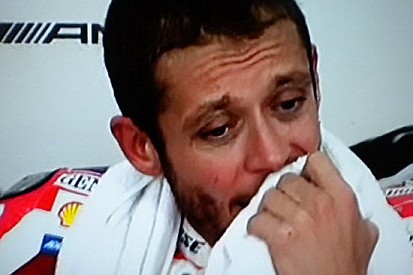 Valentino piange in attesa di notizie su Sic