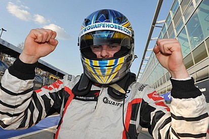La prima pole del 2012 va a Quaife-Hobbs