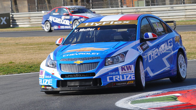 Nel warm up cinque Chevrolet con Muller davanti