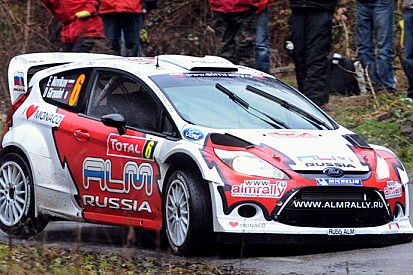 Novikov tratta per una vettura ufficiale nel 2013