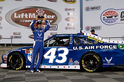 Aric Almirola conquista la sua prima pole position