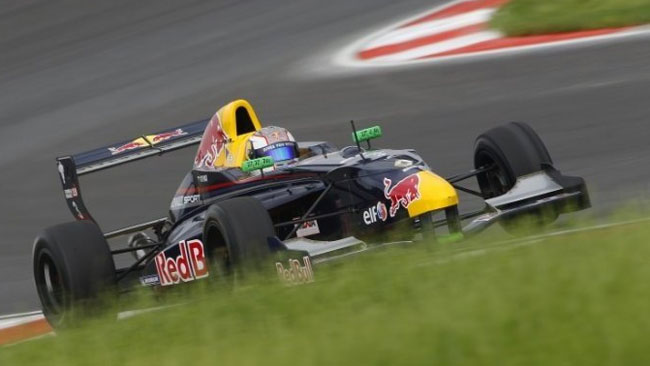 Kvyat fa gli onori di casa in gara 1 a Mosca