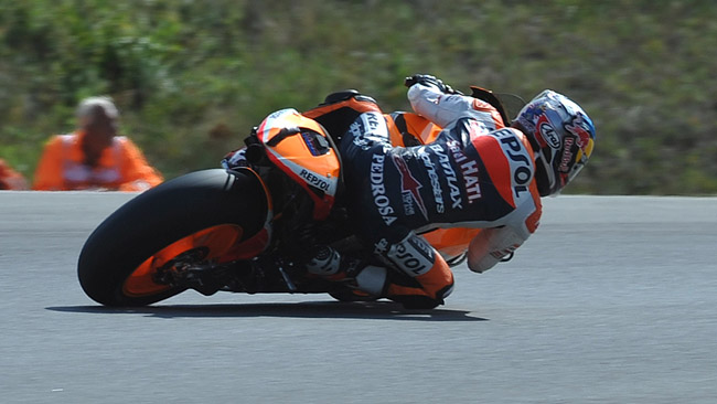 Un sasso ha fatto temere il peggio a Pedrosa