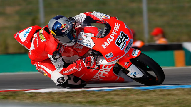 Jonas Folger senza rivali sull'asfalto umido di Brno