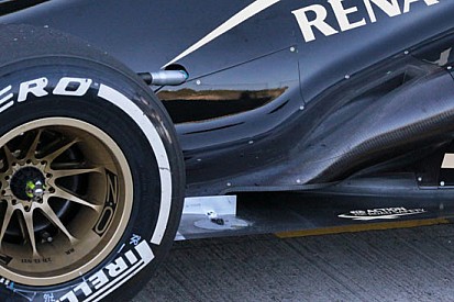 La Lotus adesso ha il condotto sotto gli scarichi