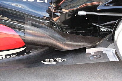 La Lotus ha modificato la rampa degli scarichi