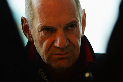 Caos gomme: Newey punta il dito sulle squadre