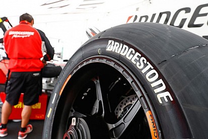 Bridgestone impone la gomma dura a tutti in gara