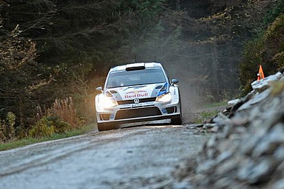 Gran Bretagna, PS7: Ogier nella tripletta Volkswagen