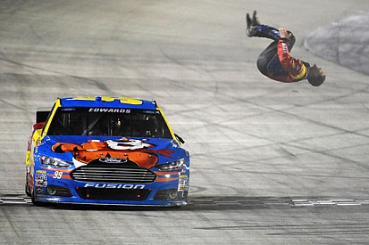Tra pioggia ed incidenti a Bristol spunta Carl Edwards
