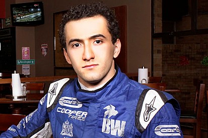 Carlos Munoz in extremis con Dale Coyne