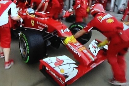 Sepang, Qualifica 2: Alonso si tocca, ma passa!
