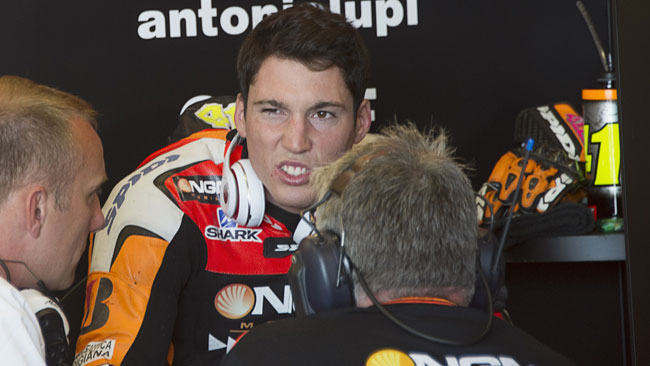 Aleix Espargaro distratto dal jump start di Lorenzo
