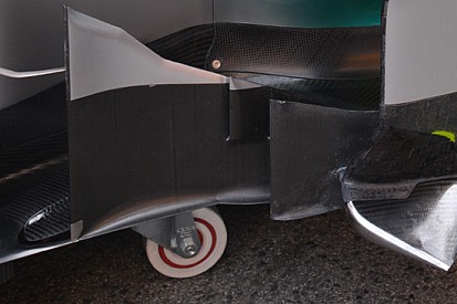 Mercedes: un soffiaggio in più fra i deviatori