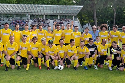 I piloti iniziano il weekend con una partita di calcio