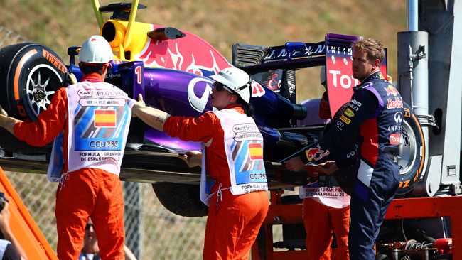 Vettel fa solo quattro giri: problema elettrico!