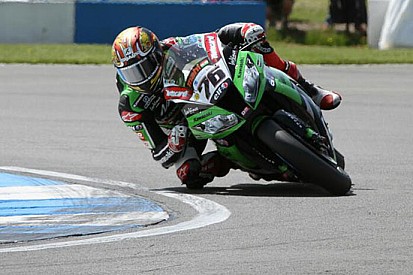 Donington, Libere 1: Baz le suona ai piloti di casa