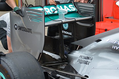 Mercedes: c'è il monkey seat anche in Canada