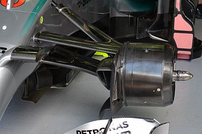 Mercedes: ci sono anche le prese asimmetriche