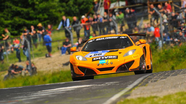 24 Ore del Nurburgring: McLaren in pole con Estre