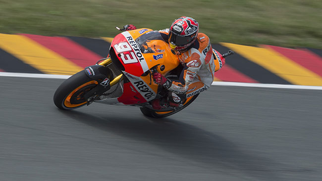 Marquez piazza la settima pole con tanto di record