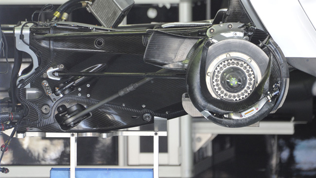 Mercedes: ecco il cambio con la pelle in carbonio