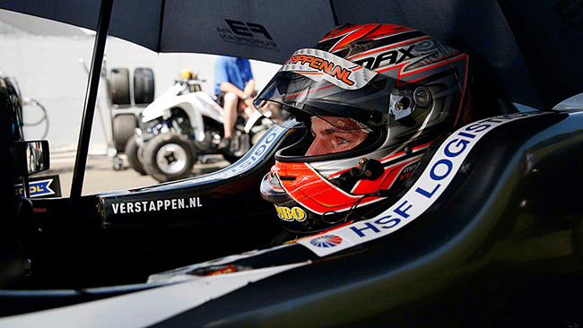 Verstappen penalizzato per sorpasso irregolare