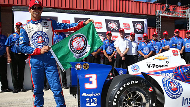 Helio Castroneves si prende la pole a Fontana