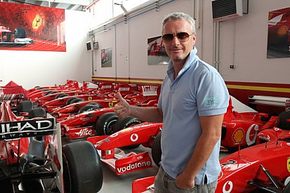 Eddie Irvine torna a Maranello dopo 15 anni