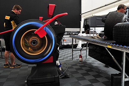 Pirelli porta le gomme 2015 ai test di Abu Dhabi?